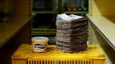 Mentega 500 gr dihargai 3 juta boliver atau setara Rp6.700. Inflasi Venezuela tercatat mencapai 82.700 persen pada Juli 2018. (REUTERS/Carlos Garcia Rawlins).