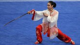Lindswell Kwok mendapat emas karena perolehan nilainya mengungguli Juanita Mok Uen Ying (Hong Kong) dan Agatha Crystenzen (Filipina). (ANTARA FOTO/INASGOC/Akbar Nugroho Gumay)