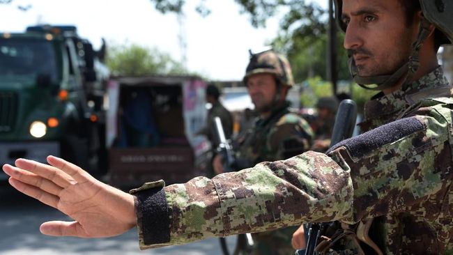 Taliban Sandera Puluhan Penumpang Bus Afghanistan