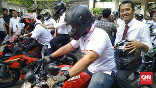 Sekjen Koalisi Jokowi Daftar Tim Kampanye ke KPU Naik 'Moge'