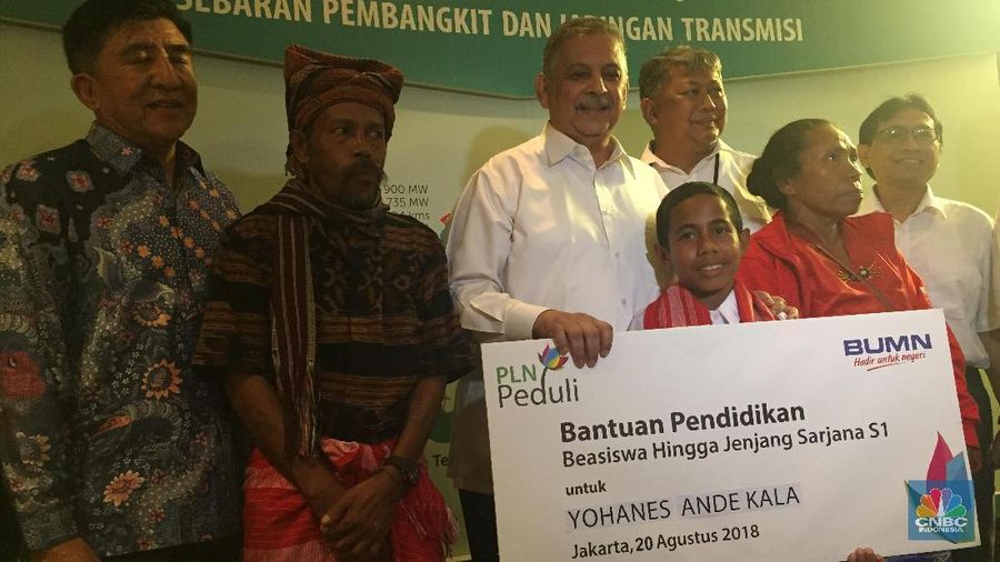 PT PLN (Persero) memberikan apresiasi kepada Joni dengan memberikan bantuan beasiswa sebesar Rp 84 juta hingga jenjang pendidikan S1.
