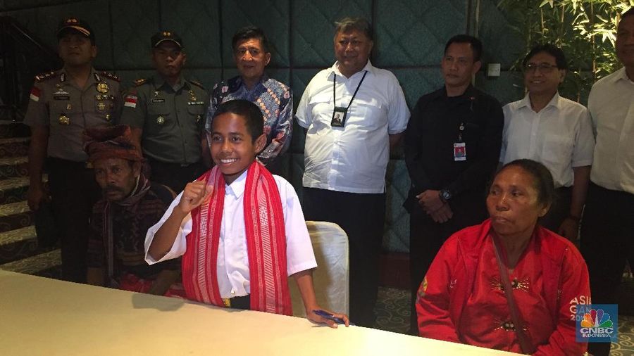 PT PLN (Persero) memberikan apresiasi kepada Joni dengan memberikan bantuan beasiswa sebesar Rp 84 juta hingga jenjang pendidikan S1.