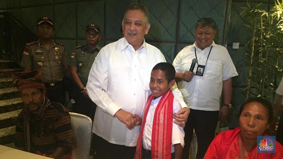 PT PLN (Persero) memberikan apresiasi kepada Joni dengan memberikan bantuan beasiswa sebesar Rp 84 juta hingga jenjang pendidikan S1.