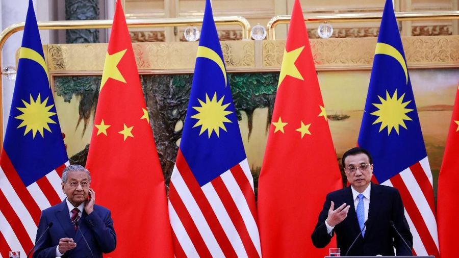 Perdana Menteri China Li Keqiang mengatakan pemerintahannya bersedia untuk memperkuat hubungan bilateral dan kerjasama ekonomi dengan Malaysia.