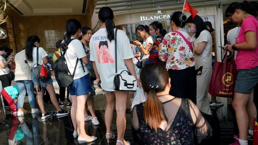 Sejak Juni 2018, otoritas China menutup 243 Startup P2P lending karena masalah investor menarik dana sehingga perusahaan mengalami kesulitan likuiditas