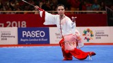 Lindswell Kwok tampil di hari kedua dengan bekal nilai tertinggi dari hari pertama saat ia berlaga di nomor taijiquan. (REUTERS/Beawiharta)