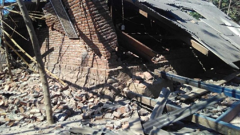 10 orang meninggal dunia akibat gempa 6,9 SR.