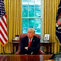 Negara Lain Lockdown, Trump Minta Bisnis AS 'Reopen' Segera?