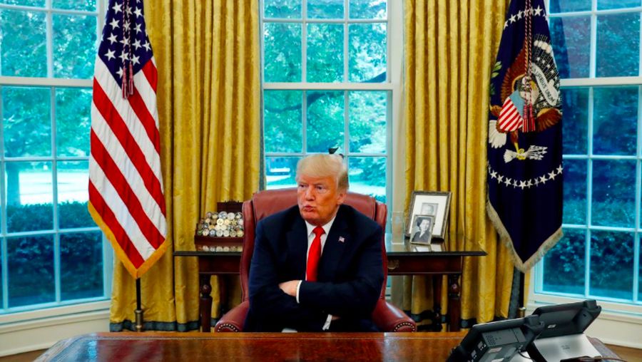 Presiden Amerika Serikat, Donald Trump menyarankan pebisnis untuk membuka lagi bisnis mereka, di tengah wabah corona.