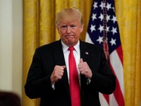 Pemecatan Trump Akan Picu Revolusi, Kehancuran Ekonomi