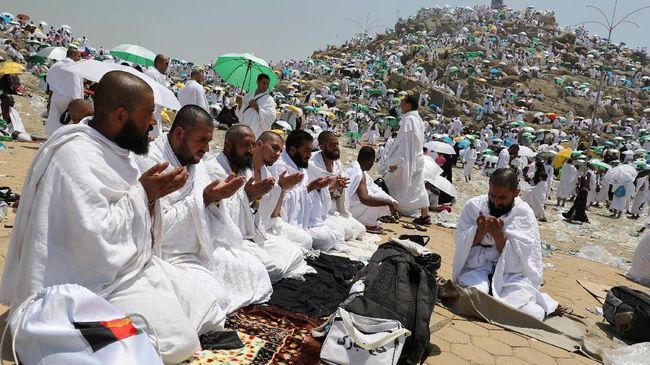 Lobi Saudi, RI Upayakan WNI yang Pegang Visa Tetap Bisa Umrah
