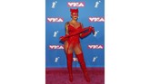 Amber Rose jadi cat woman. Dia memang seksi dalam kostum kucing berwarna oranye berbahan latex. Namun rasanya kostum ini tak cocok dipakai di gelaran ajang pesta musik. (REUTERS/Andrew Kelly)