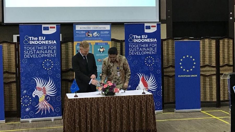 Pemerintah Indonesia memperoleh dana 'cuma cuma' dari Uni Eropa senilai 10 juta Euro untuk meningkatkan kerja sama perdagangan