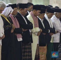 Simak Tata Cara & Niat Salat Idul Adha: Arab, Latin, Artinya