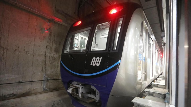 MRT merupakan alat transportasi publik utama di Singapura selain bus dan angkutan taxi.