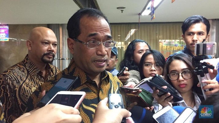 Menteri Perhubungan Budi Karya Sumadi kembali angkat bicara mengenai harga tiket pesawat.