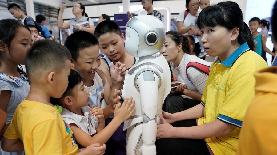 Tingkat pertumbuhan tahunan untuk produksi robot di China turun 35,1 persen pada bulan Mei menjadi hanya 6,3 persen pada bulan juli.