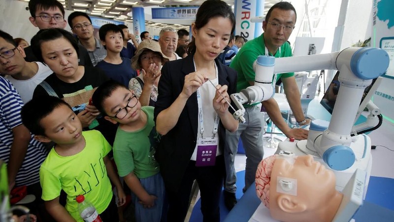 Tingkat pertumbuhan tahunan untuk produksi robot di China turun 35,1 persen pada bulan Mei menjadi hanya 6,3 persen pada bulan juli.