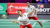Ganda putra Indonesia Fajar Alfian (kiri) dan Muhammad Rian Ardianto (kanan) yang tampil di partai keempat juga kalah dari pasangan China, Zhang Nan/Liu Cheng. (FOTO/INASGOC/Nafielah Mahmudah/tom/18)