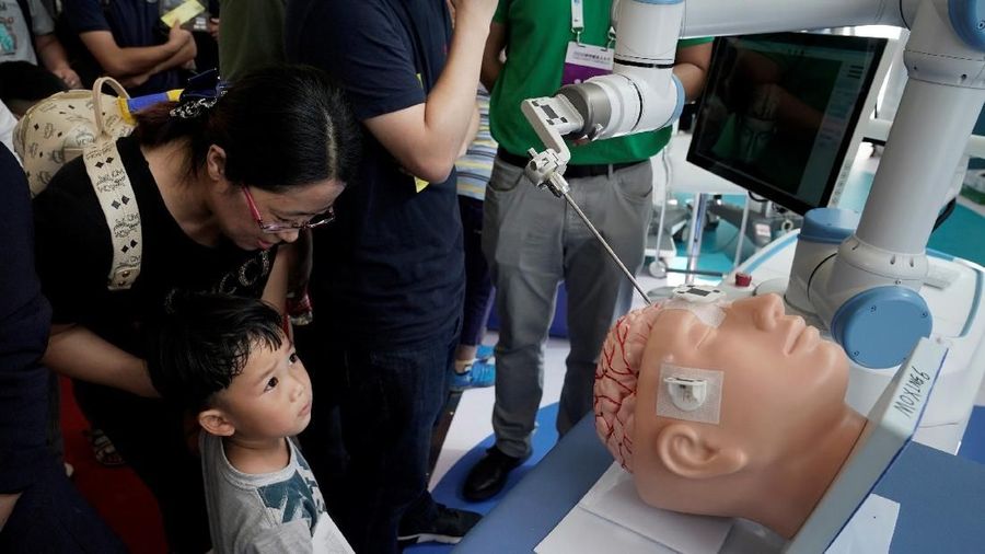 Tingkat pertumbuhan tahunan untuk produksi robot di China turun 35,1 persen pada bulan Mei menjadi hanya 6,3 persen pada bulan juli.