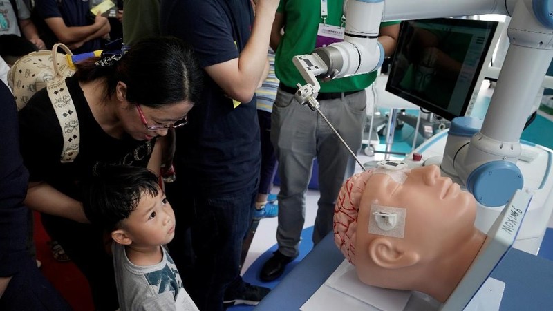 Tingkat pertumbuhan tahunan untuk produksi robot di China turun 35,1 persen pada bulan Mei menjadi hanya 6,3 persen pada bulan juli.