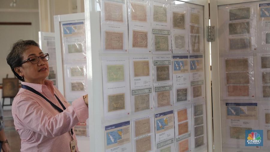 Mengintip pekan numismatik di Bank Indonesia, sambil jelajah bentuk uang dari zaman ke zaman. Baik milik RI maupun negara lain.