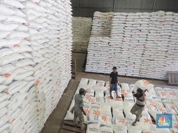 Jokowi Akan Sikapi Polemik Buwas dan Enggar Soal Impor Beras