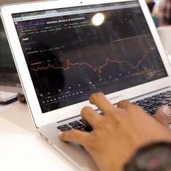 Harga Obligasi Bergerak Variatif, Investor Diminta Wait & See