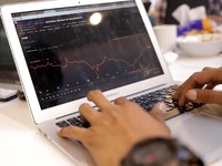 Harga Obligasi Bergerak Variatif, Investor Diminta Wait & See