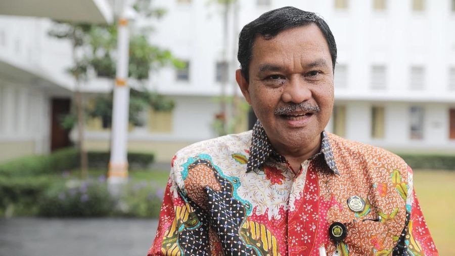 Lalu, apa langkah yang harus dilakukan semua pihak terkait dengan fenomena itu?