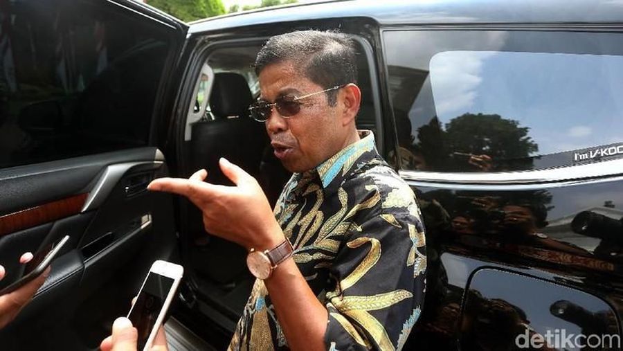 Idrus Marham resmi mundur dari posisi Menteri Sosial. Alasannya, ia ingin fokus menghadapi kasus hukum yang membelitnya kini.