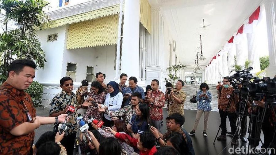 Jokowi baru saja melantik Agus Gumiwang sebagai pengganti Idrus di Istana Negara, Kompleks Istana Kepresidenan, Jakarta, Jumat (24/8/2018).