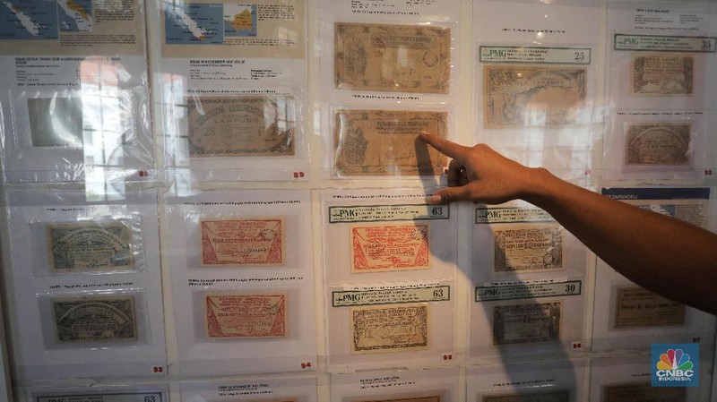Mengintip pekan numismatik di Bank Indonesia, sambil jelajah bentuk uang dari zaman ke zaman. Baik milik RI maupun negara lain.