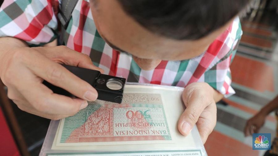 Mengintip pekan numismatik di Bank Indonesia, sambil jelajah bentuk uang dari zaman ke zaman. Baik milik RI maupun negara lain.