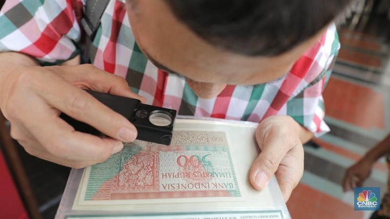Mengintip pekan numismatik di Bank Indonesia, sambil jelajah bentuk uang dari zaman ke zaman. Baik milik RI maupun negara lain.