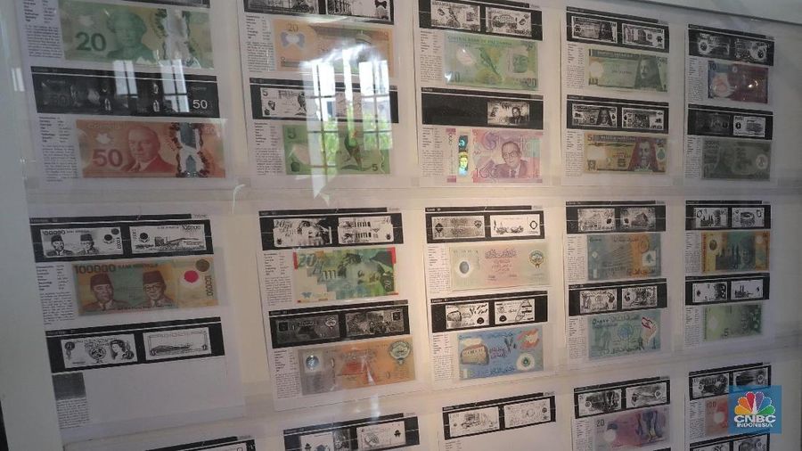 Mengintip pekan numismatik di Bank Indonesia, sambil jelajah bentuk uang dari zaman ke zaman. Baik milik RI maupun negara lain.