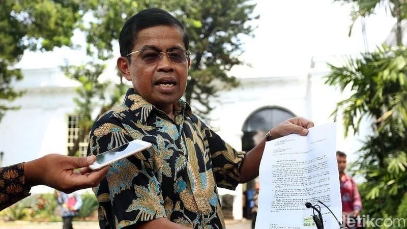 Idrus Marham resmi mundur dari posisi Menteri Sosial. Alasannya, ia ingin fokus menghadapi kasus hukum yang membelitnya kini.