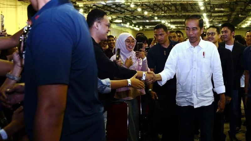 Jokowi memberikan tips memulai bisnis bagi milenial yang ingin menjadi wirausahawan muda.