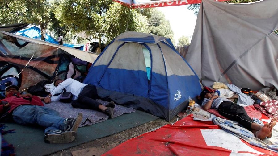 Para imigran banyak yang tinggal di tenda-tenda darurat yang merupakan kamp sementara bagi pengungsi Venezuela.