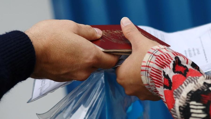 Para imigran banyak yang tinggal di tenda-tenda darurat yang merupakan kamp sementara bagi pengungsi Venezuela.