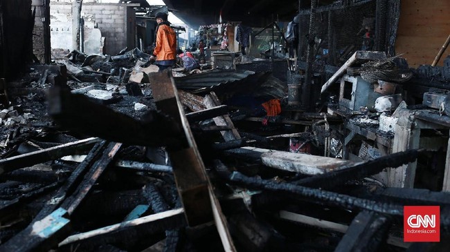 FOTO Puing puing Kolong Tol Lodan Usai Amukan Si Jago Merah