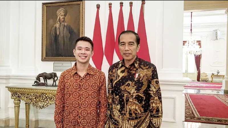 Presiden Jokowi memuji Tobias Julian alias Jess No Limit, pemain game mobile legends yang bisa hasilkan ratusan juta per bulan. 