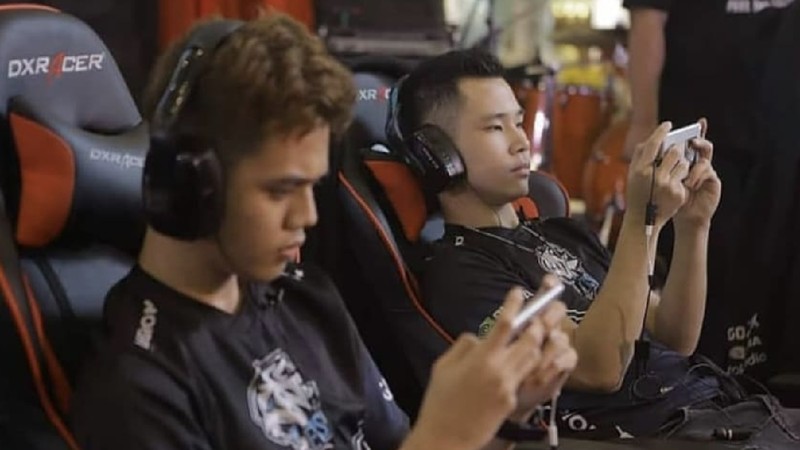 Presiden Jokowi memuji Tobias Julian alias Jess No Limit, pemain game mobile legends yang bisa hasilkan ratusan juta per bulan. 