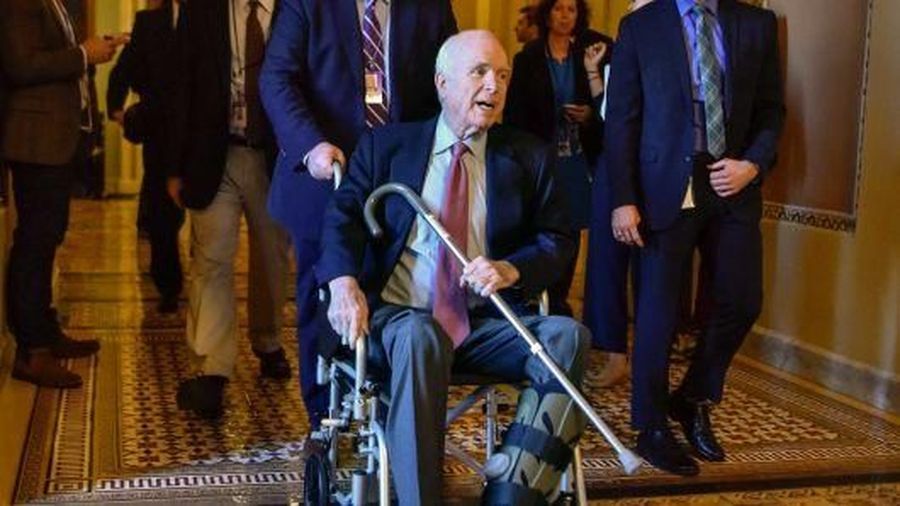 Senator John McCain wafat di usia 81 tahun, dikenal bersuara lantang dan sering pedas mengkritik kebijakan Presiden AS Donald Trump