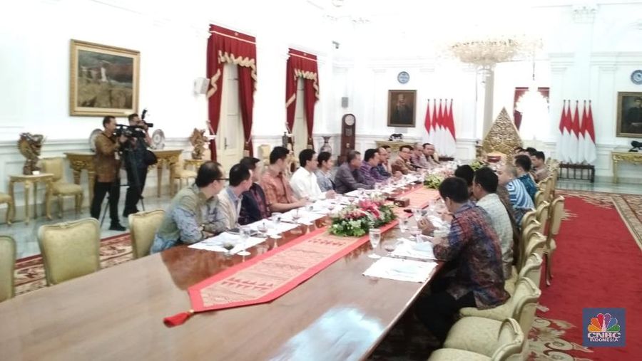Presiden Joko Widodo bertemu dengan 20 konglomerat junior di Istana Merdeka.