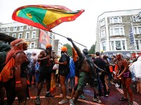 Ribuan Orang Warnai Tubuh dan Padati Jalanan London
