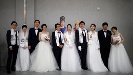 FOTO: 3.000 Pasang 'Oppa-Eonni' Menikah Massal di Korea