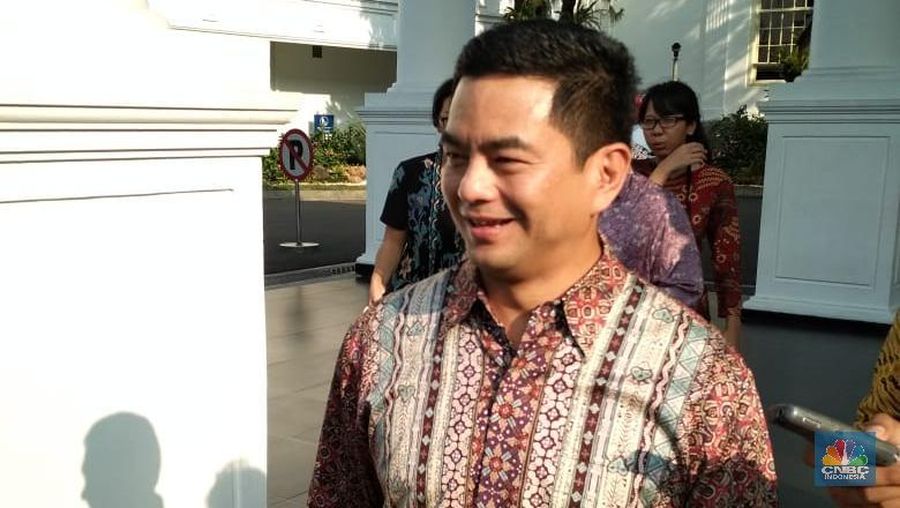 Jokowi mengumpulkan konglomerat junior di Istana Merdeka hari ini.