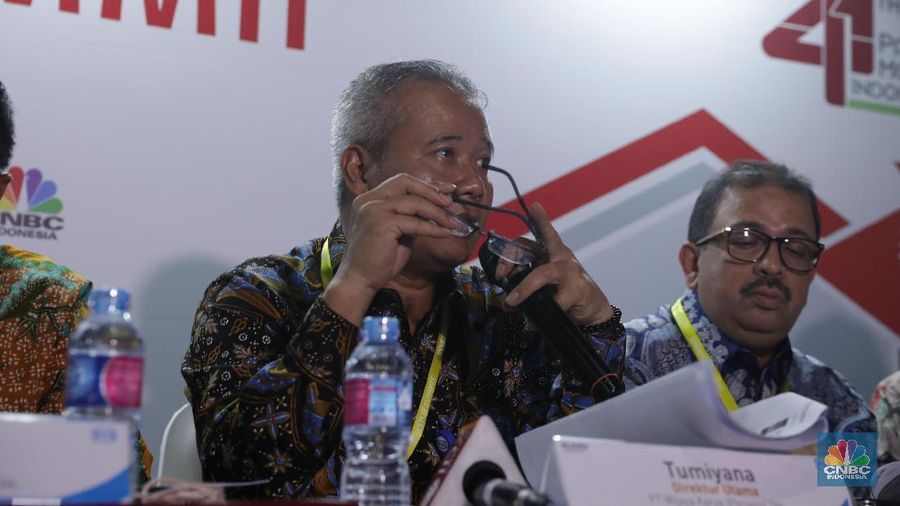 Proyek yang akan digarap adalah proyek renovasi bandara udara dan jembatan highway.