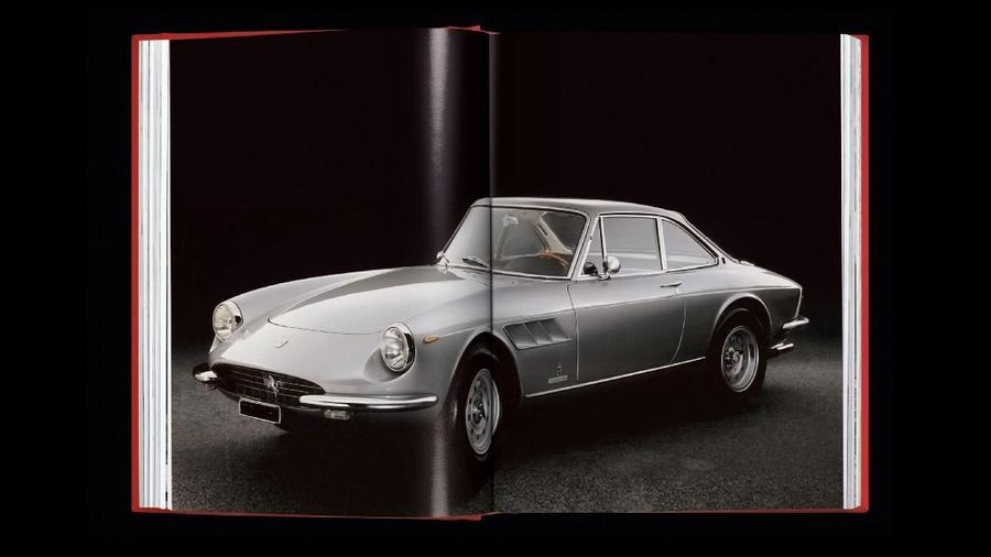 Produsen mobil mewah Ferrari, tidak hanya mengeluarkan mobil namun mereka juga mengeluarkan buku edisi terbatas.